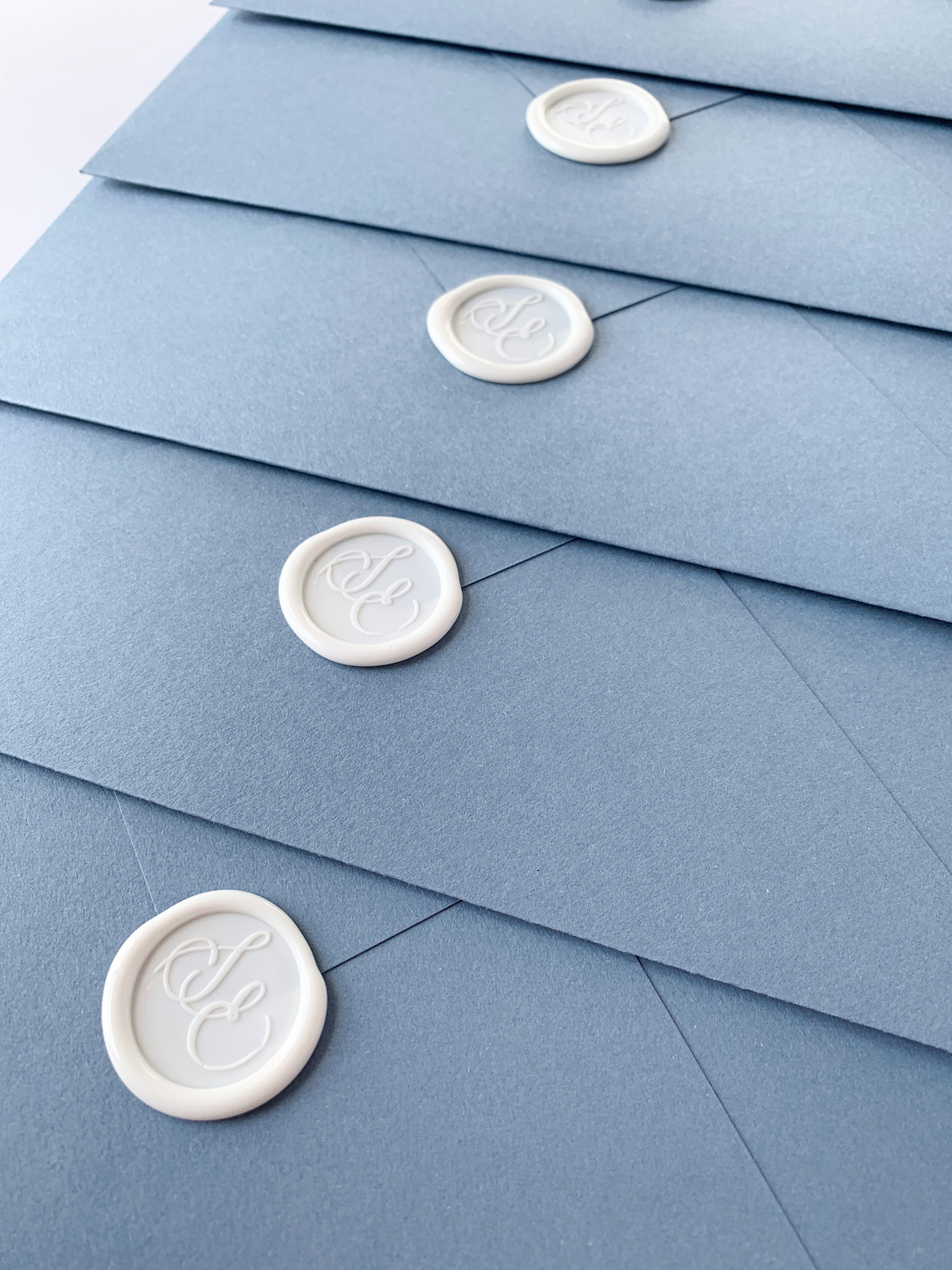 SobresAzulesLacreBlanco2